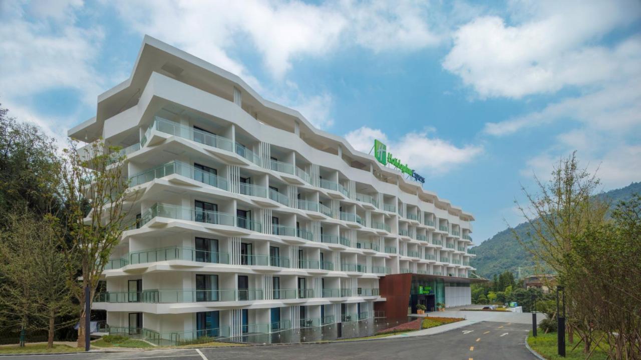 Holiday Inn Express Qiliping By Ihg Omejsan Kültér fotó