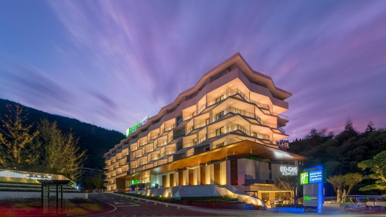 Holiday Inn Express Qiliping By Ihg Omejsan Kültér fotó