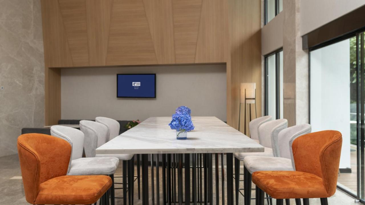Holiday Inn Express Qiliping By Ihg Omejsan Kültér fotó