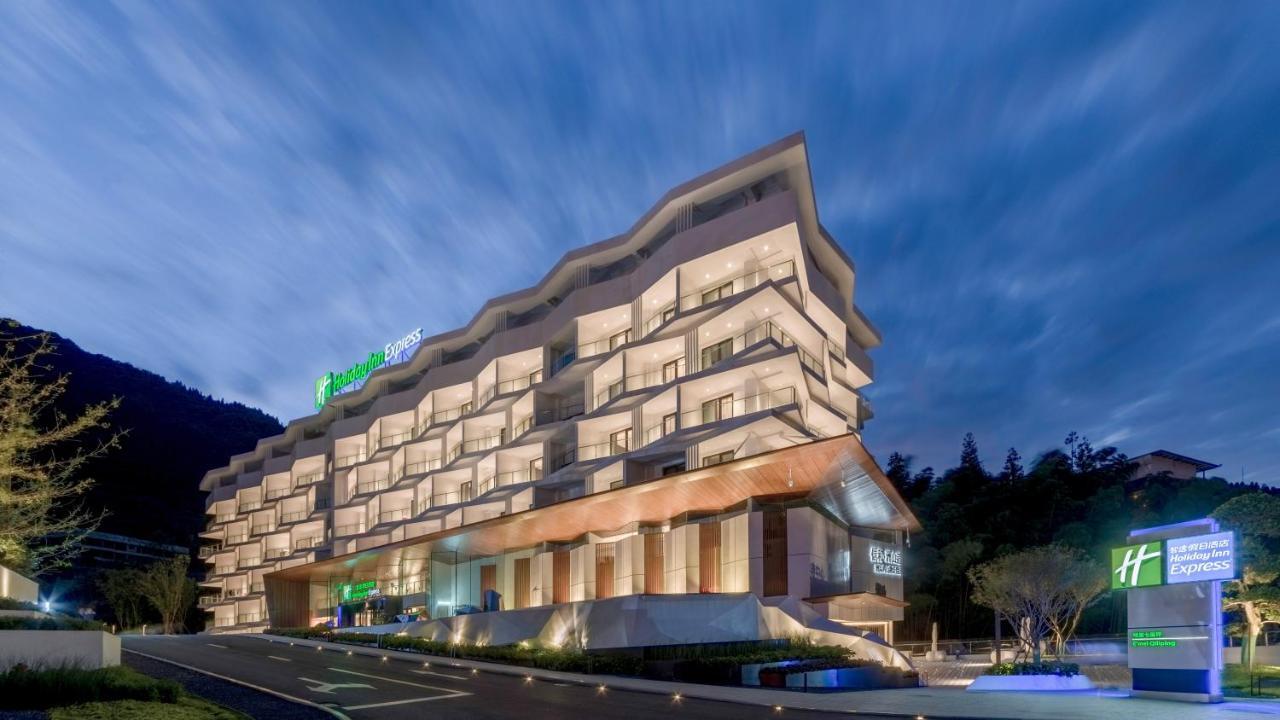 Holiday Inn Express Qiliping By Ihg Omejsan Kültér fotó